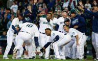 Dae-Ho Lee's 10th-inning homer snapped a five-game losing streak and gave the M's their first home win. (AP)
