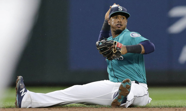 Mariners trade Segura to Phillies for Santana, Crawford