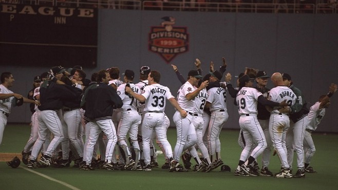 1995 Seattle Mariners superfans become guests of honor