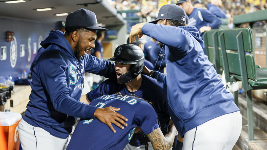 Mariners' Kyle Lewis continues multi-hit streak in home opener