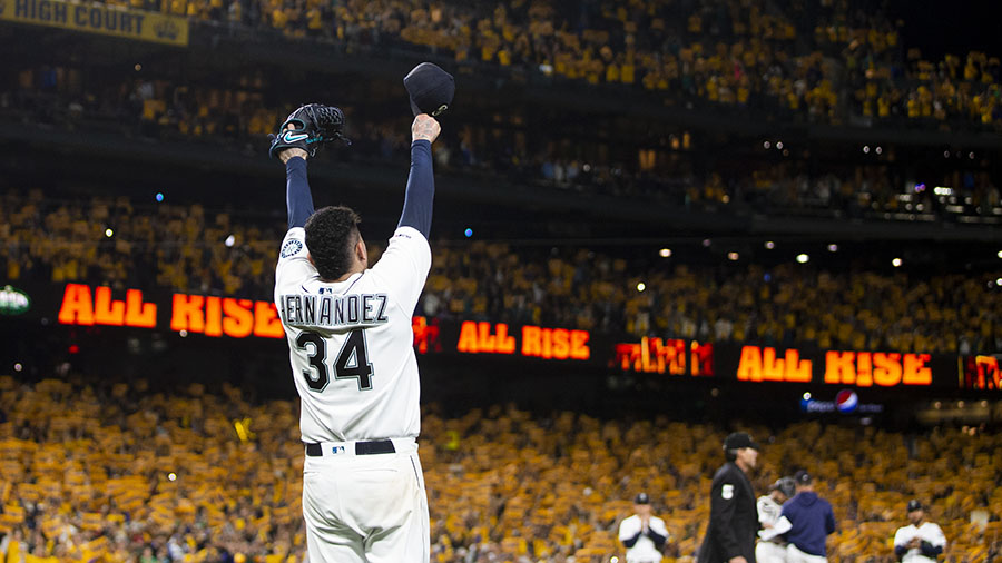 Mariners legend Felix Hernandez throws out first pitch ahead of