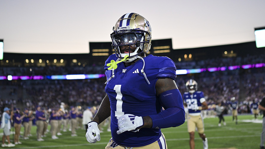 UW Huskies back in college football top 25 in one poll, at least