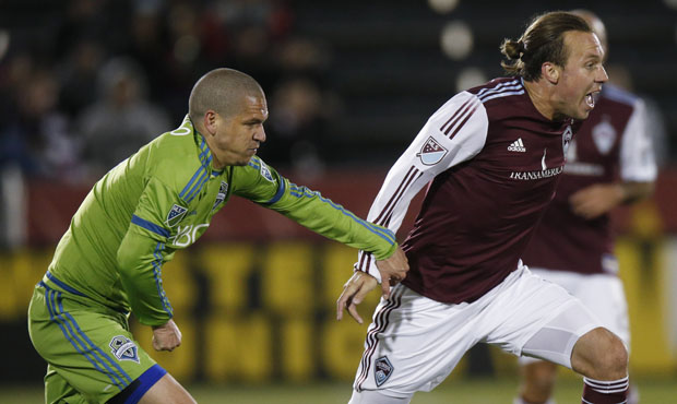 Osvaldo Alonso will be relied upon to win battles in the midfield against the Rapids on Saturday. (...