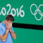 
              El argentino Juan Martín del Potro llora después de imponerse al serbio Novak Djokovic en el tenis de los Juegos Olímpicos, el domingo 7 de agosto de 2016, en Río de Janeiro (AP Foto/Vadim Ghirda)
            