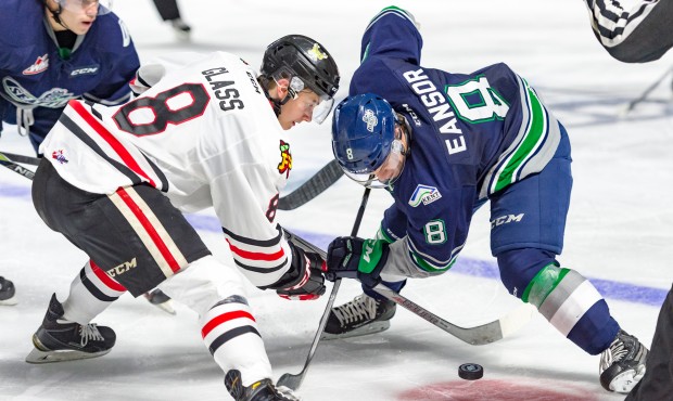 Seattle's Scott Eansor faces off with Cody Glass during Portland's 6-1 win Saturday. (Brian Liesse ...