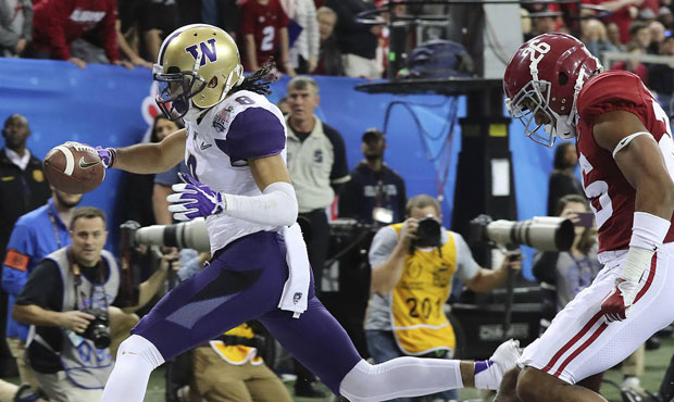Washington's Dante Pettis caught the only touchdown pass of over 15 yards given up by Alabama in 20...