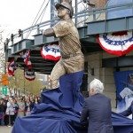 Seattle Mariners Hall of Famer Ken Griffey Jr., right, helps Mariners CEO John Stanton unveil a statue of Griffey, Thursday, April 13, 2017, in front of Safeco Field in Seattle. (AP Photo/Ted S. Warren)