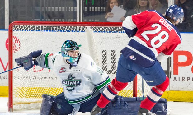 Liam Hughes stops Tri-City's Morgan Geekie during in the shootout Tuesday night. (Brian Liesse/T-Bi...