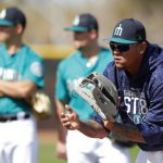 Seattle Mariners starting pitcher Felix Hernandez catches the ball during a baseball spring training workout, Monday, Feb. 19, 2018, in Peoria, Ariz. (AP Photo/Charlie Neibergall)