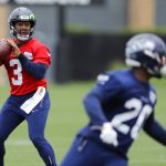 Seattle Seahawks quarterback Russell Wilson, left, drops to pass as running back Rashaad Penny, right, runs a route during NFL football practice, Thursday, May 24, 2018, in Renton, Wash. (AP Photo/Ted S. Warren)