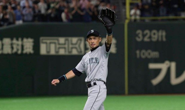 Ichiro takes field with 45,000 voices in full support