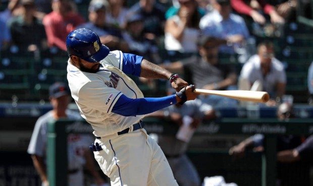 Domingo Santana clubs first major-league home run in Astros' win