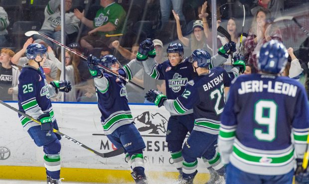 The Seattle Thunderbirds open the WHL season Saturday night and are hoping for many celebrations. (...