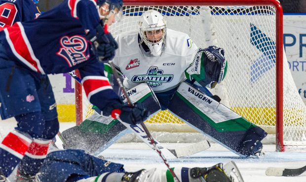 Thunderbirds rookie Thomas Milic readies to make one of 23 saves during his WHL debut. (Brian Liess...