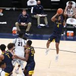 INDIANAPOLIS, INDIANA - DECEMBER 02:   Miles McBride #4 of the West Virginia Mountaineers shoots the ball against the Gonzaga Bulldogs during the Jimmy V Classic at Bankers Life Fieldhouse on December 02, 2020 in Indianapolis, Indiana. (Photo by Andy Lyons/Getty Images)