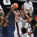 INDIANAPOLIS, INDIANA - DECEMBER 02:  Drew Timme #2 of the  Gonzaga Bulldogs reaches for a rebound against the  West Virginia Mountaineers during the Jimmy V Classic at  Bankers Life Fieldhouse on December 02, 2020 in Indianapolis, Indiana. (Photo by Andy Lyons/Getty Images)