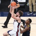 INDIANAPOLIS, INDIANA - DECEMBER 02:  Drew Timme #2 of the  Gonzaga Bulldogs shoots the ball against the  West Virginia Mountaineers during the Jimmy V Classic at  Bankers Life Fieldhouse on December 02, 2020 in Indianapolis, Indiana. (Photo by Andy Lyons/Getty Images)