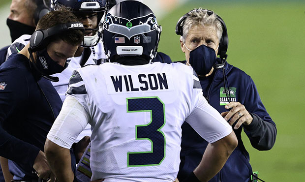 Russell Wilson wore his hat on backwards. Are the seahawks in trouble? :  r/Seahawks