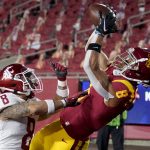 Amon-Ra St. Brown of USC makes one of his four touchdown receptions in the first quarter of the Trojans' 38-13 win over WSU. (AP)