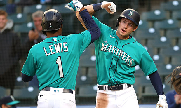 Kyle Lewis homers, Mariners hand Rangers 10th straight road loss 3