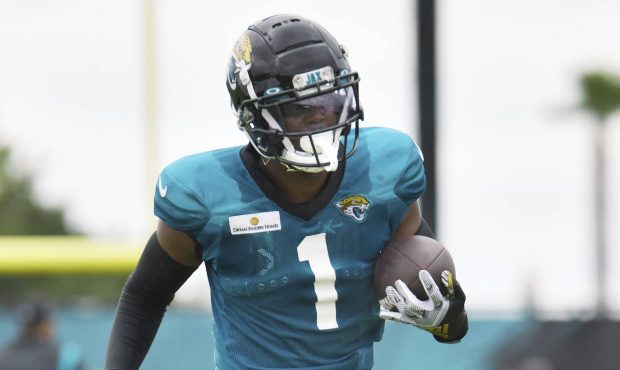 Jaguars RB Etienne out for season with left foot injury