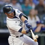 Mitch Haniger homered in the Mariners' 5-4 loss to the Rangers. (AP)
