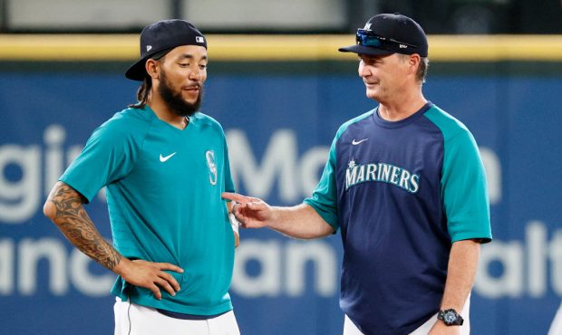 Mariners manager Scott Servais got a very, very special haircut - NBC Sports