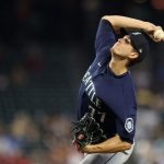 PHOENIX, ARIZONA - SEPTEMBER 05: Starting pitcher Chris Flexen #77 of the Seattle Mariners pitches against the Arizona Diamondbacks during the sixth inning of the MLB game at Chase Field on September 05, 2021 in Phoenix, Arizona. (Photo by Christian Petersen/Getty Images)