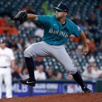 HOUSTON, TEXAS - SEPTEMBER 08: Tyler Anderson #31 of the Seattle Mariners pitches in the first inning against the Houston Astros at Minute Maid Park on September 08, 2021 in Houston, Texas. (Photo by Bob Levey/Getty Images)
