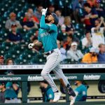 HOUSTON, TEXAS - SEPTEMBER 08: J.P. Crawford #3 of the Seattle Mariners hits a two run home run in the ninth inning against the Houston Astros at Minute Maid Park on September 08, 2021 in Houston, Texas. (Photo by Bob Levey/Getty Images)