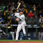 SEATTLE, WASHINGTON - SEPTEMBER 27: Mitch Haniger #17 of the Seattle Mariners waits for a pitch during the first inning against the Oakland Athletics at T-Mobile Park on September 27, 2021 in Seattle, Washington. (Photo by Alika Jenner/Getty Images)