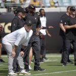 
              FILE - In this Sunday, Sept. 12, 2021, file photo, New Orleans Saints head coach Sean Payton, second from left, watches players warm up before an NFL football game against the Green Bay Packers in Jacksonville, Fla. Six unidentified members of the Saints coaching staff, a player and a nutritionist have tested positive for COVID-19, two people familiar with the situation said, Tuesday, Sept. 14, 2021. The people spoke with The Associated Press on Tuesday on condition of anonymity because the team and NFL had not made a public statement about the matter. The names of those who tested positive were not expected to be released in the short term because of federal medical privacy laws. (AP Photo/Phelan M. Ebenhack, File)
            