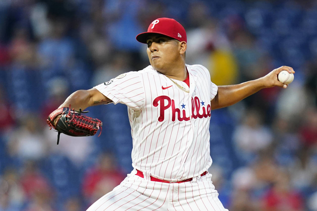 Phillies win wild one on passed ball in 9th; top Cubs 6-5