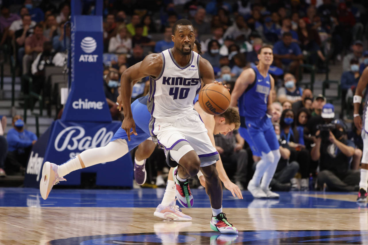 Sacramento Kings forward Harrison Barnes (40) takes off on a fast break after a turnover by Dallas ...