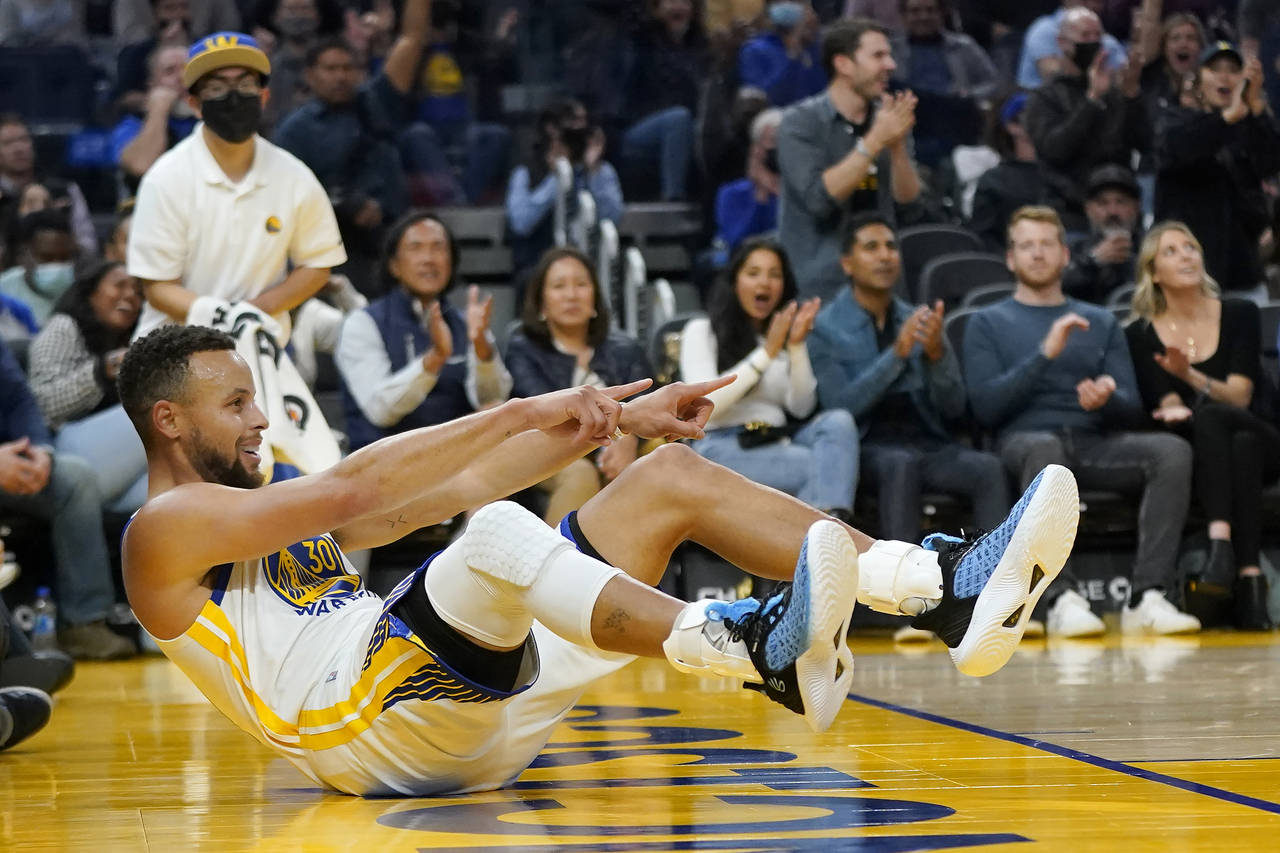 Golden State Warriors guard Stephen Curry celebrates after scoring against the Memphis Grizzlies du...