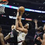 
              Cleveland Cavaliers center Jarrett Allen, center right, shoots while Los Angeles Clippers center Isaiah Hartenstein (55) defends during the first half of an NBA basketball game Wednesday, Oct. 27, 2021, in Los Angeles. (AP Photo/Marcio Jose Sanchez)
            