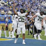 
              Oregon running back Travis Dye (26) celebrates his rushing touchdown during the first half of an NCAA college football game against UCLA, Saturday, Oct. 23, 2021, in Pasadena, Calif. (AP Photo/Marcio Jose Sanchez)
            