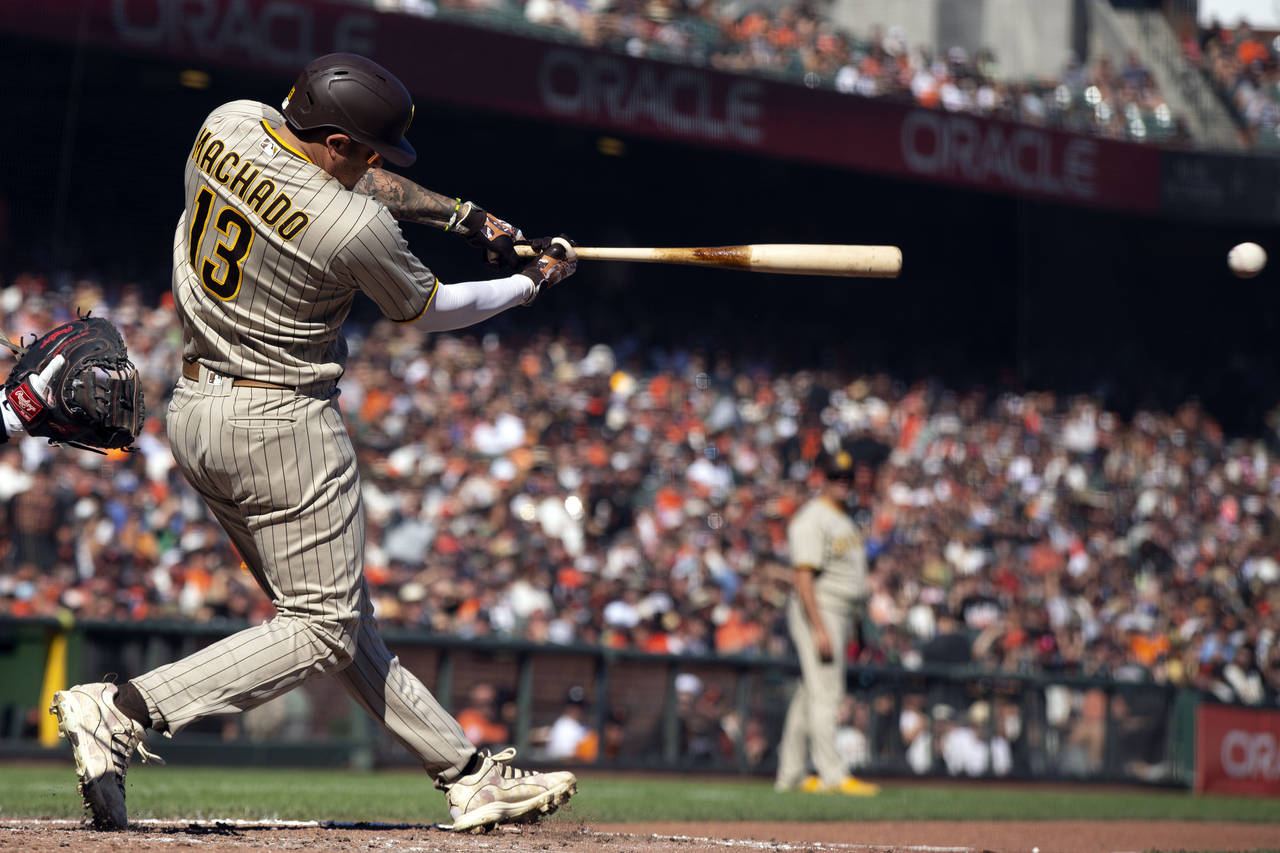 Giants miss chance to clinch NL West, fall to Padres in 10th - Seattle  Sports