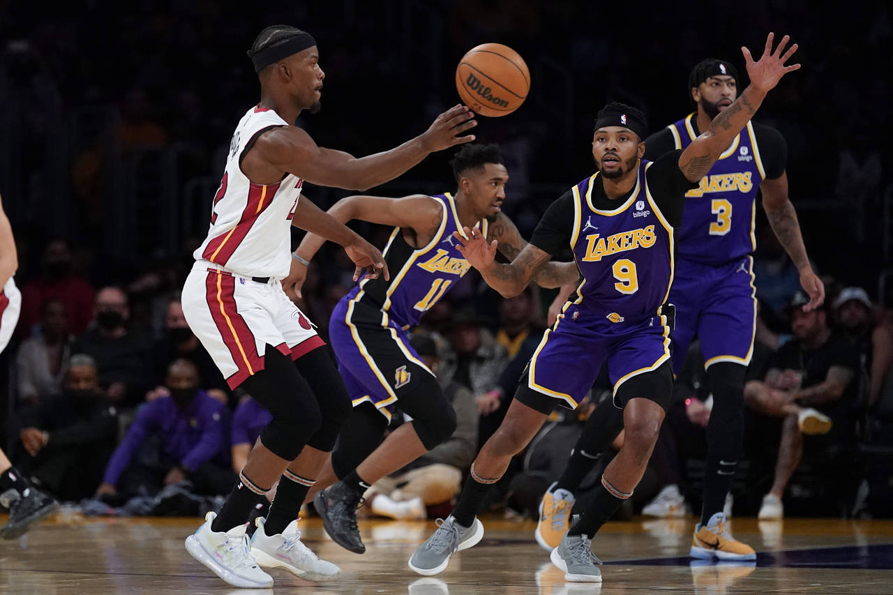 Miami Heat forward Jimmy Butler (22) passes the ball against Los Angeles Lakers forward Kent Bazemo...