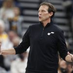 
              CORRECTS TO THURSDAY NOT MONDAY - Utah Jazz head coach Quin Snyder calls a play during the first half of an NBA basketball game against Toronto Raptors, Thursday, Nov. 18, 2021, in Salt Lake City. (AP Photo/George Frey)
            