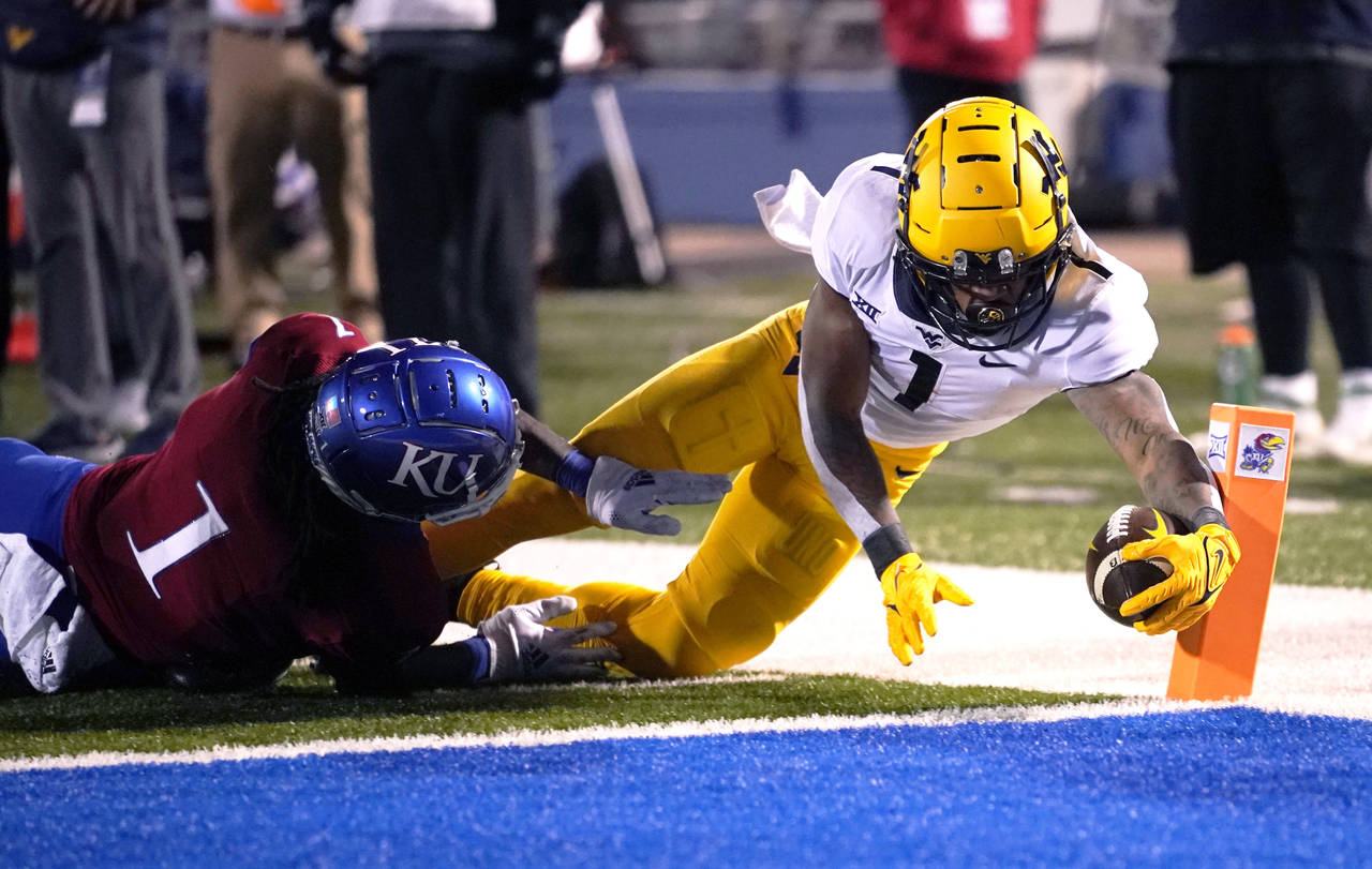 West Virginia wide receiver Winston Wright Jr. (1) dives into the end zone for a touchdown against ...