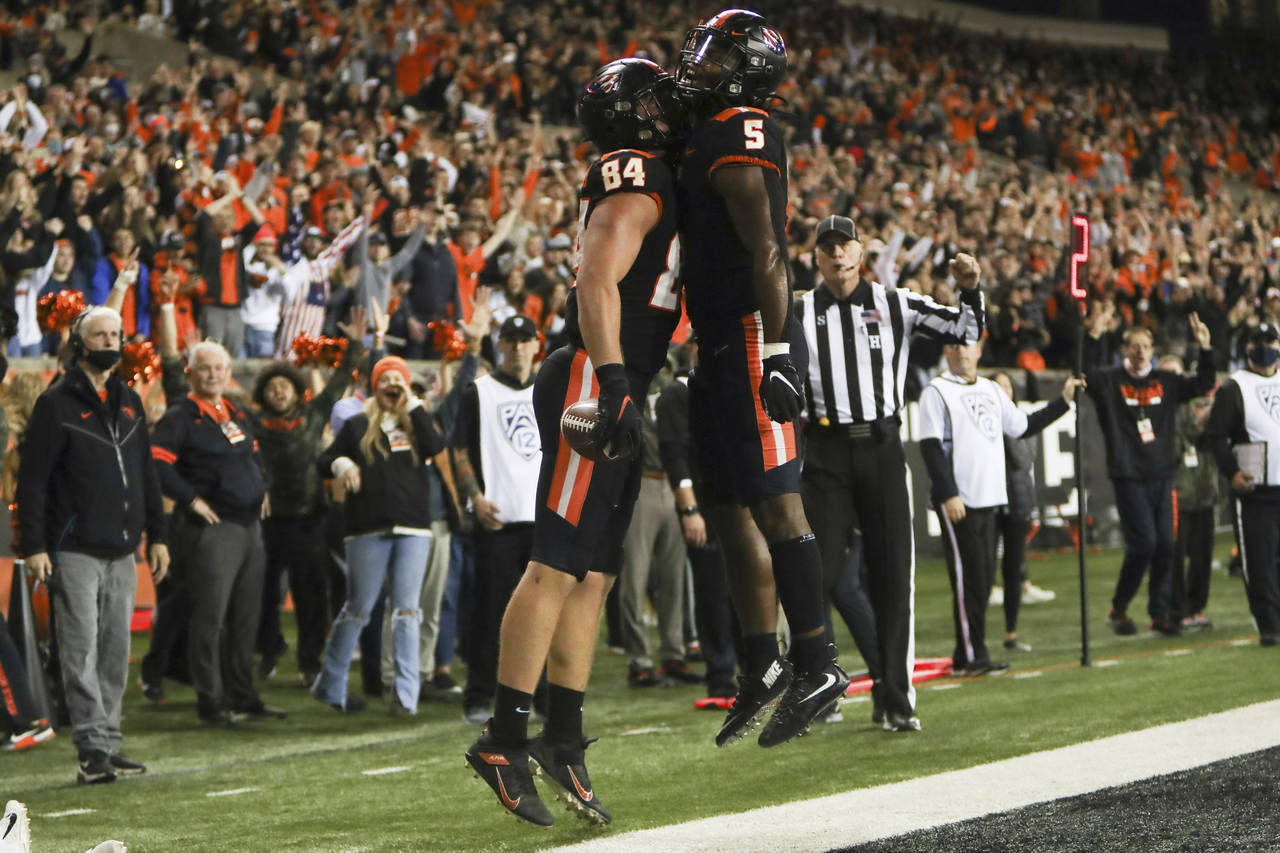 Oregon State tight end Teagan Quitoriano (84) and running back Deshaun Fenwick (5) celebrate Quitor...