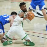 
              Oregon forward Quincy Guerrier, right, looks to pass the ball from next to BYU's Alex Barcello during the second half of an NCAA college basketball game in Portland, Ore., Tuesday, Nov. 16, 2021. (AP Photo/Craig Mitchelldyer)
            