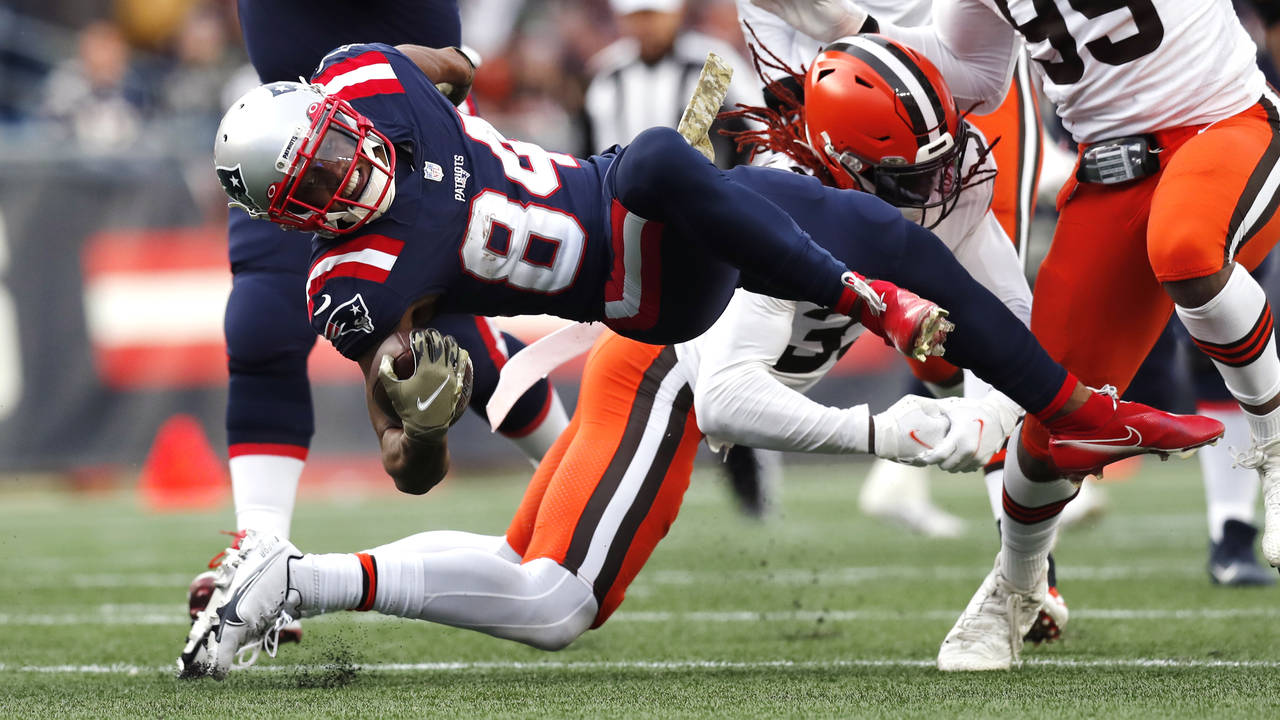 New England Patriots beat the Cleveland Browns 45-7