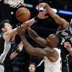 
              Los Angeles Lakers center Dwight Howard, center, battles San Antonio Spurs forward Drew Eubanks, left, and guard Devin Vassell for the ball during the first half of an NBA basketball game Sunday, Nov. 14, 2021, in Los Angeles. (AP Photo/Alex Gallardo)
            