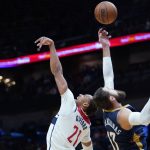 
              Washington Wizards center Daniel Gafford (21) and New Orleans Pelicans center Jonas Valanciunas (17) battle for a rebound in the first half of an NBA basketball game in New Orleans, Wednesday, Nov. 24, 2021. (AP Photo/Gerald Herbert)
            