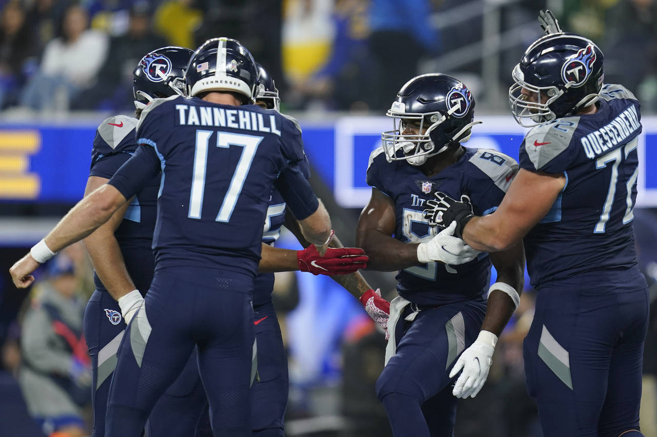 Tennessee Titans running back Adrian Peterson, second from right, celebrates with teammates quarter...