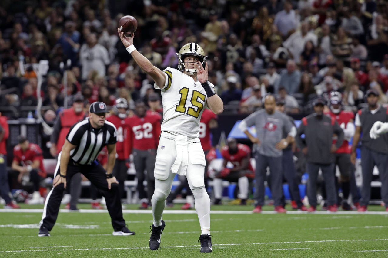 New Orleans Saints quarterback Trevor Siemian (15) passes in the second half of an NFL football gam...