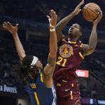 
              Cleveland Cavaliers' Ed Davis (21) shoots over Golden State Warriors' Damion Lee (1) in the first half of an NBA basketball game, Thursday, Nov. 18, 2021, in Cleveland. (AP Photo/Tony Dejak)
            