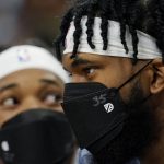
              Sacramento Kings forward Marvin Bagley III, right, and center Richaun Holmes wear protective masks to help prevent the spread of COVID-19, during the first half of the team's NBA basketball game against the San Antonio Spurs, Wednesday, Nov. 10, 2021, in San Antonio. (AP Photo/Eric Gay)
            